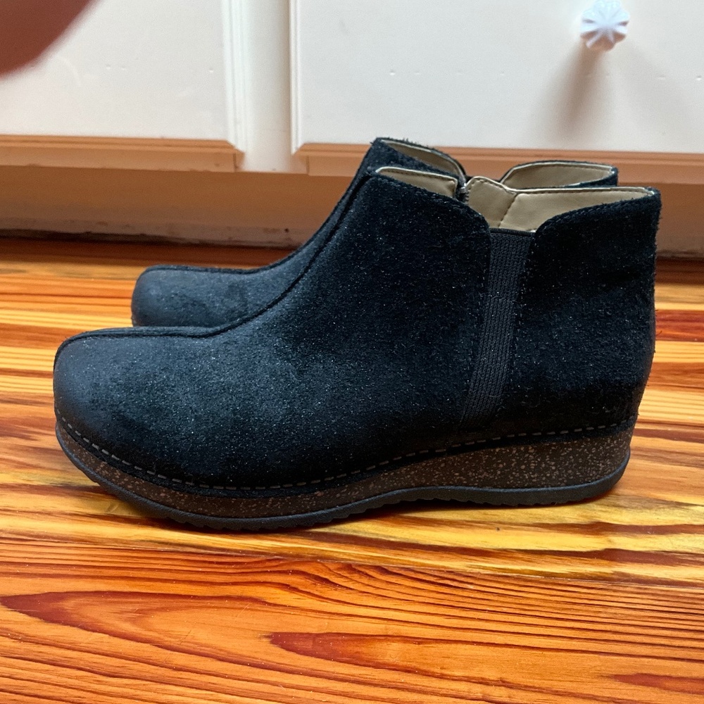 Dansko Makara black bootie, sz 38